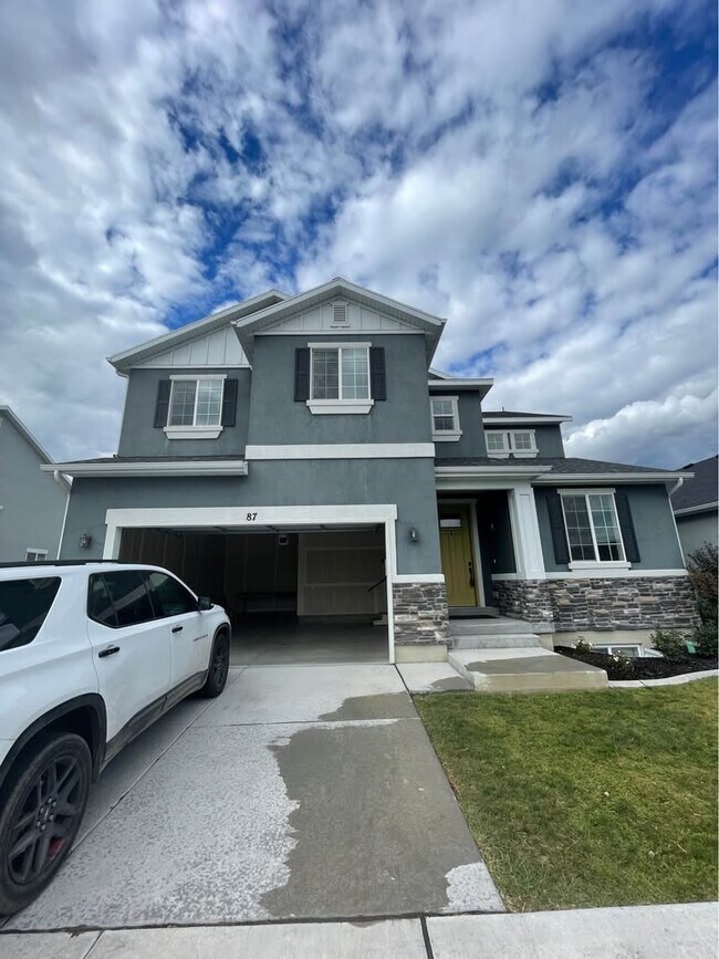 Building Photo - 87 E 460 N