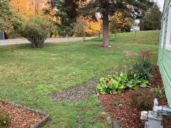 Building Photo - Beautifully Renovated 3-Bedroom Rambler with Bonus Room – East Bremerton