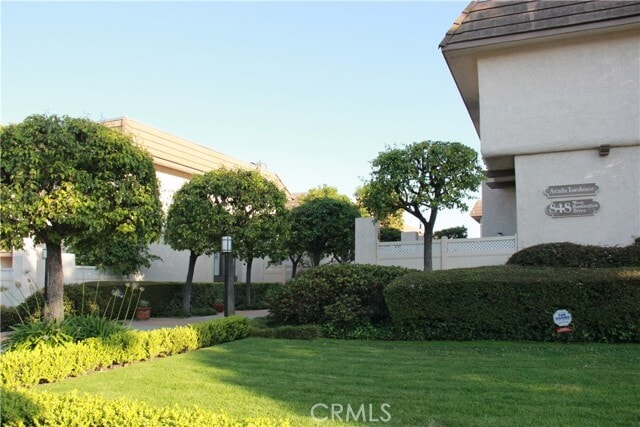Building Photo - 848 W Huntington Dr