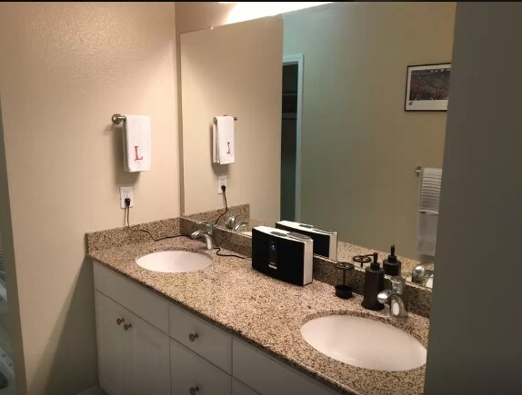 Building Photo - 60 Palatine