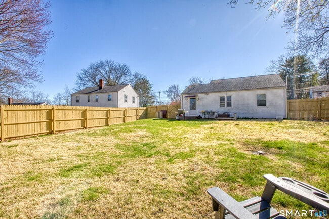 Building Photo - 124 Mayflower St