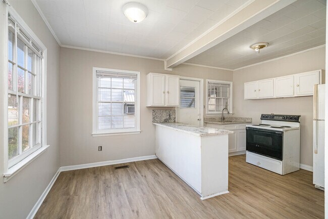 Building Photo - 617 W Garrison Blvd