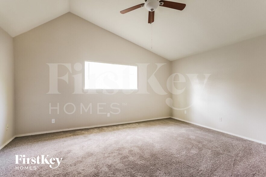 Building Photo - 3303 Sycamore Springs Dr