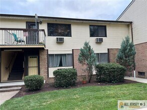 Building Photo - 1037 Cricket Ln