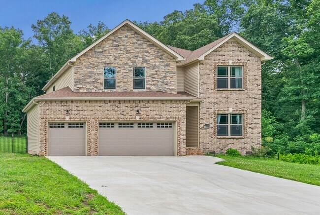 Building Photo - Pet Friendly Four Bedroom!