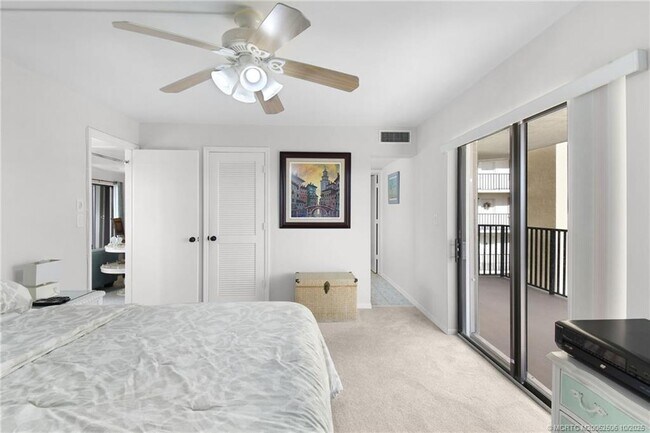 Building Photo - 10044 S Ocean Dr