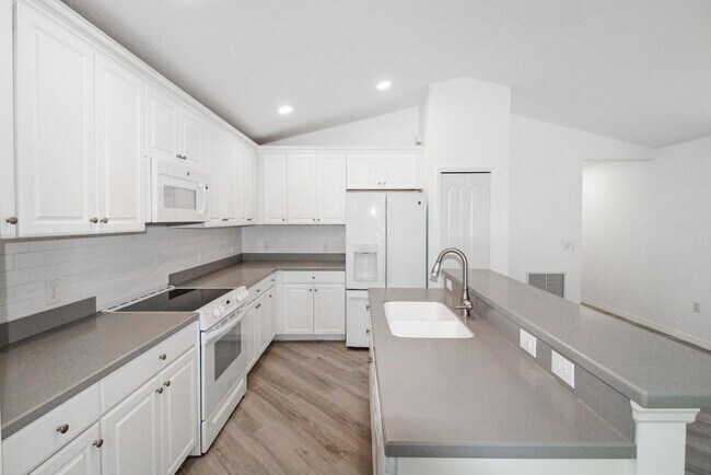 Building Photo - Grand Palm Annual Home for Rent