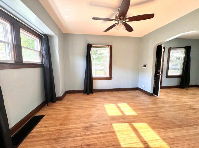 Building Photo - 930 Brinton Dr