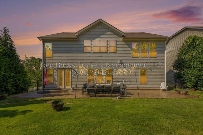 Building Photo - 747 Coralbell Way