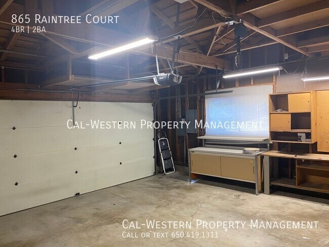 Building Photo - 865 Raintree Ct