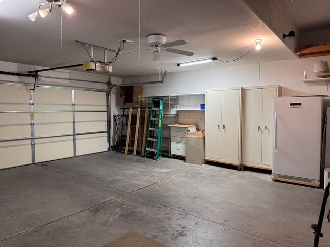 Building Photo - Fully Furnished 3Bed, 2Bath, 2Car Garage in Grand Junction City!!!!