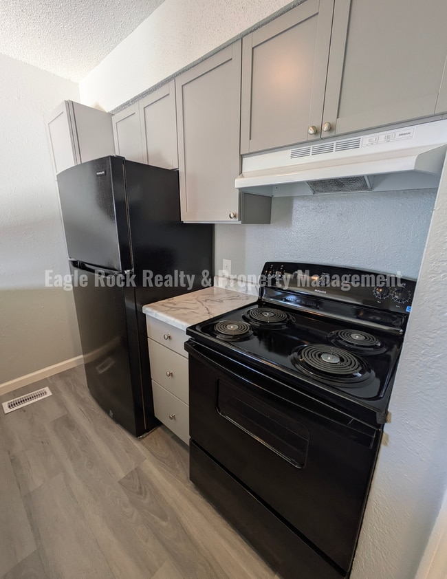 Building Photo - East Tulsa Duplex Unit for Rent (2beds/1.5baths)