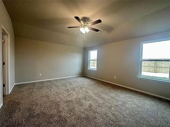 Building Photo - "Charming 4-Bedroom Oasis with 2 Baths & 1800 Sq Ft in Gardner, KS"