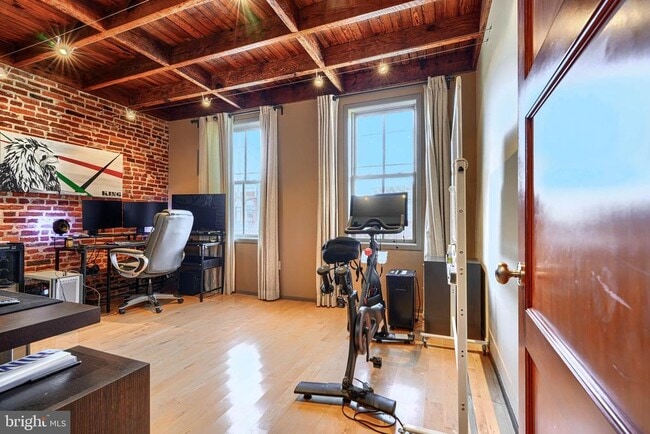 Building Photo - 1301 Hull St