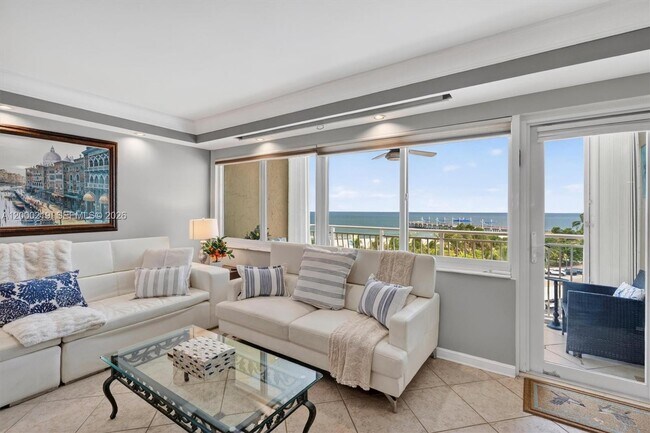 Building Photo - 328 N Ocean Blvd