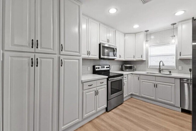 Building Photo - 941 Ocean Dr