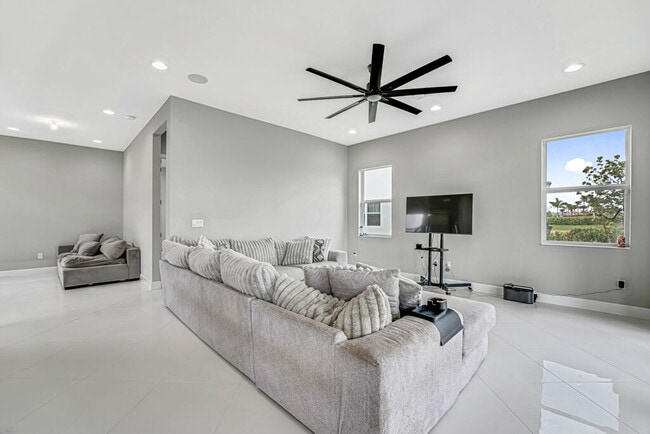 Building Photo - 5482 Macoon Wy