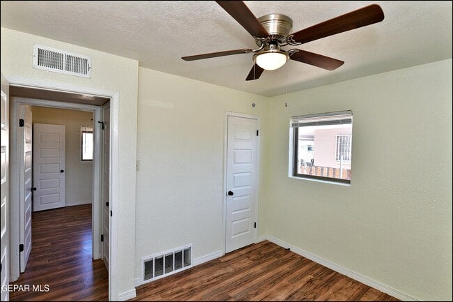 Building Photo - 10324 Newport Dr