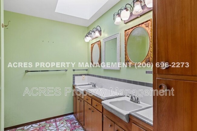 Building Photo - 7617 S Lakeridge Dr