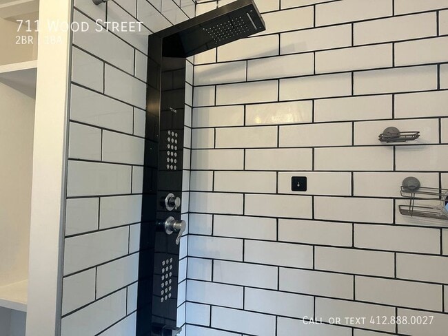 Building Photo - 711 Wood St