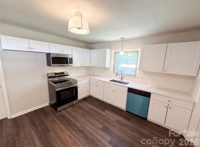 Building Photo - 1045 Chippenham Ave