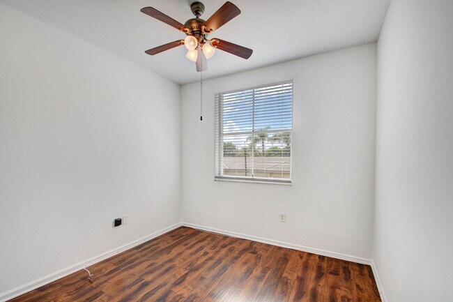 Building Photo - 2020 Greenview Shores Blvd