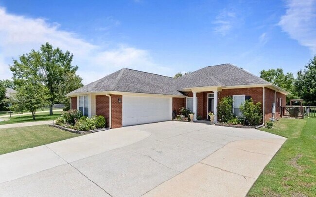 Primary Photo - Beautiful Deer Creek Home Ready for your family
