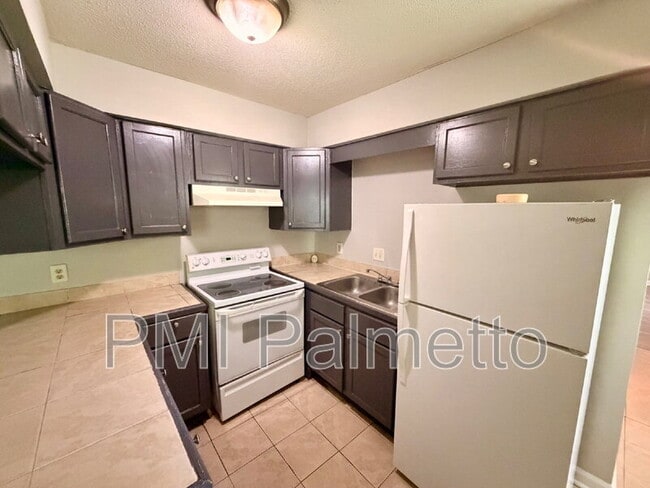 Building Photo - 1908 Tall Pines Cir