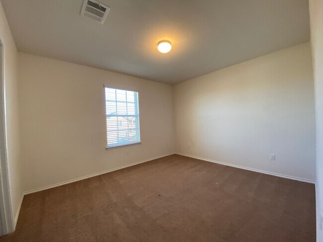 Building Photo - 408 Vega Ln