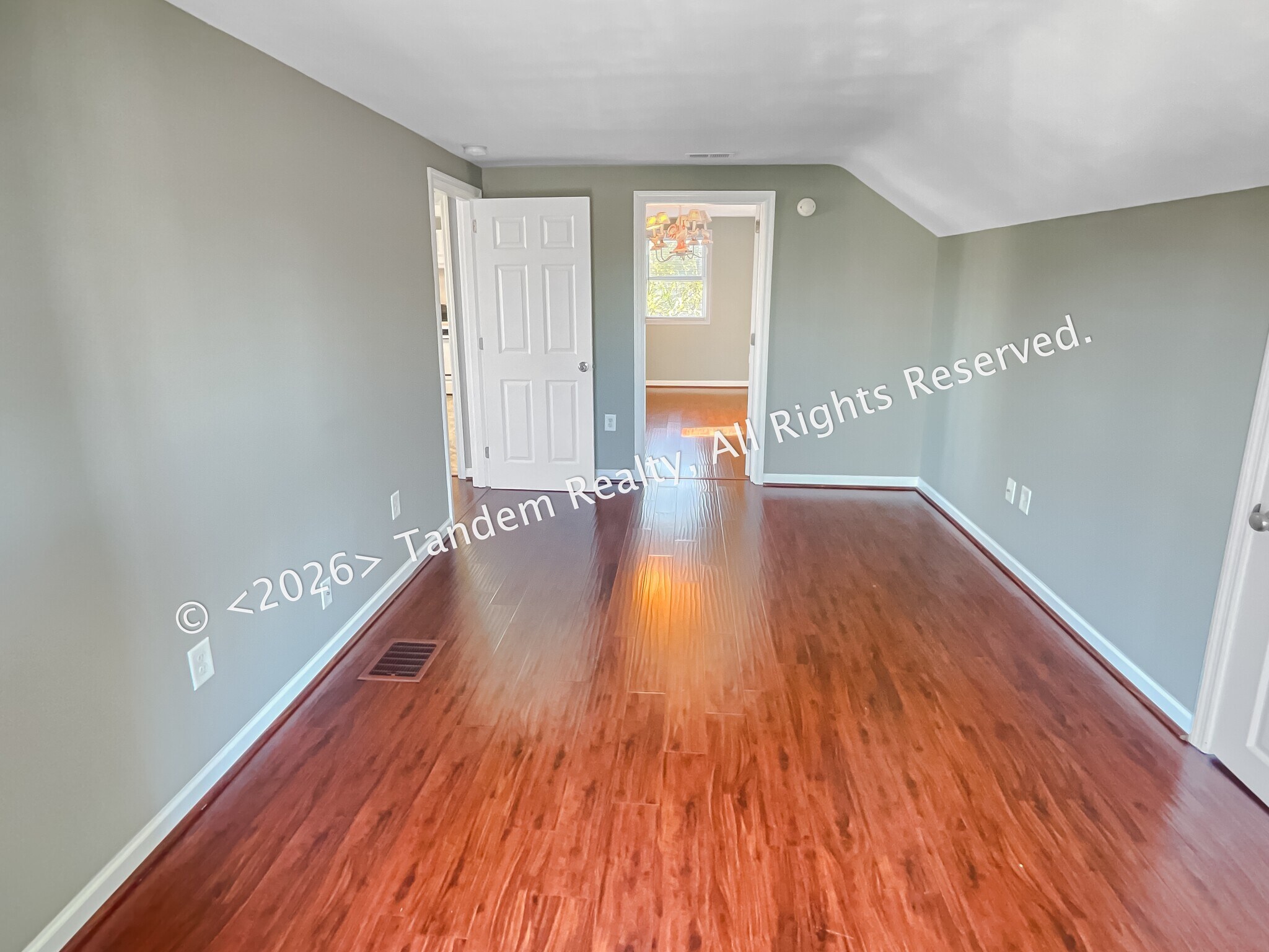 Building Photo - 2228 Ashwood Ave