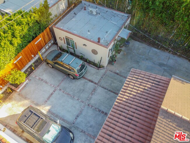 Building Photo - 642 N La Jolla Ave