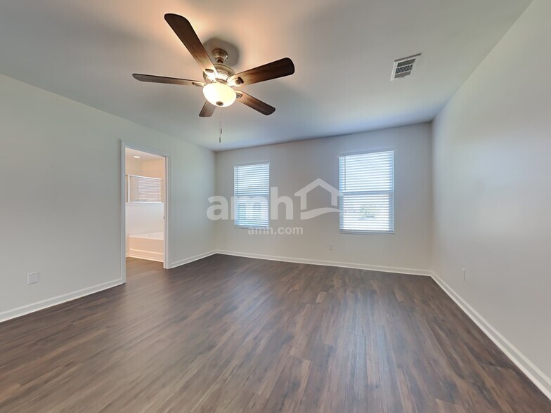 Building Photo - 347 Southwilde Way