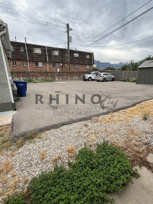 Building Photo - 3907 1040 E