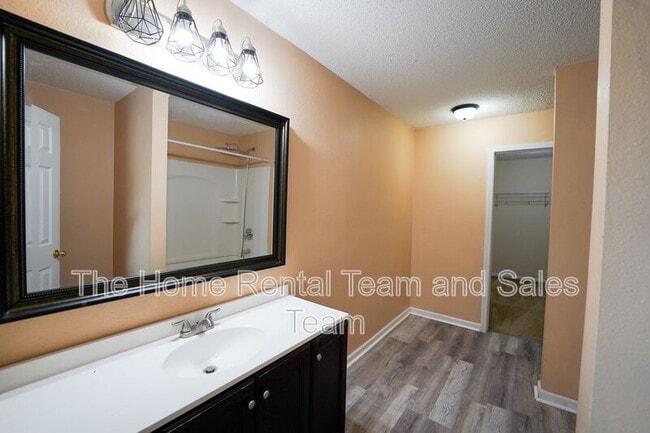 Building Photo - 8 Willow Lakes Dr