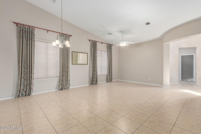 Building Photo - 2206 W Fawn Dr