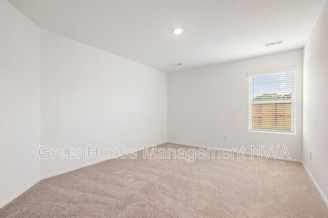 Building Photo - 2637 E Gila Wy