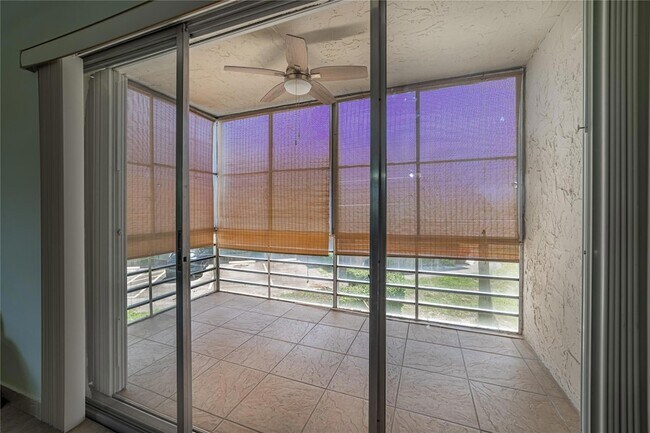 Building Photo - 701 Lori Dr