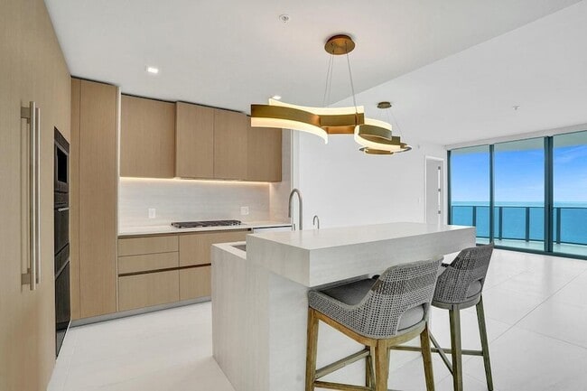 Building Photo - 900 N Ocean Blvd