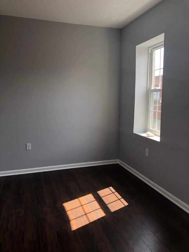 Building Photo - 2413 S Rosewood St