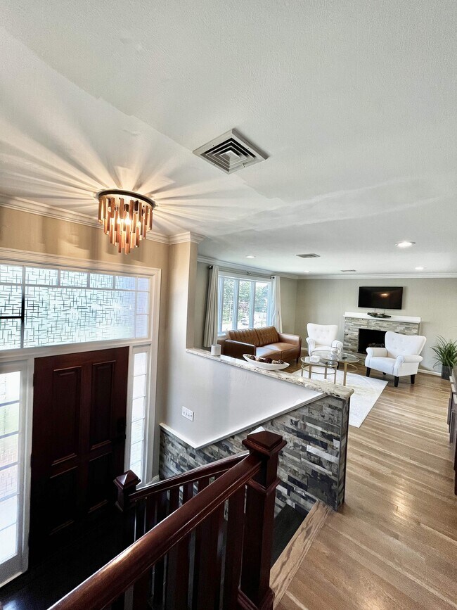 Building Photo - 6 Larson Cir