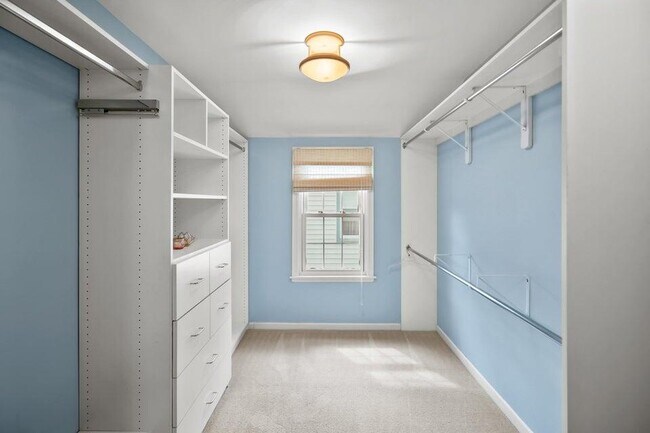 Building Photo - 5160 N Kent Ave