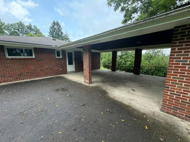 Building Photo - 123 Hidden Valley Rd