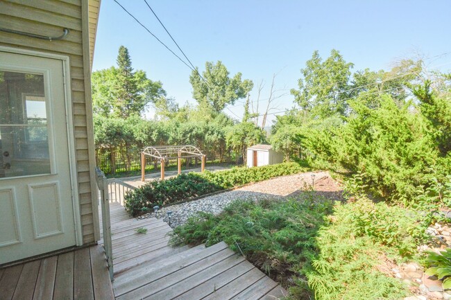 Building Photo - 6 Bed, 3.5 Bath Home for Rent – Retro Char...