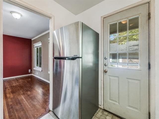 Building Photo - 9127 San Fernando Way