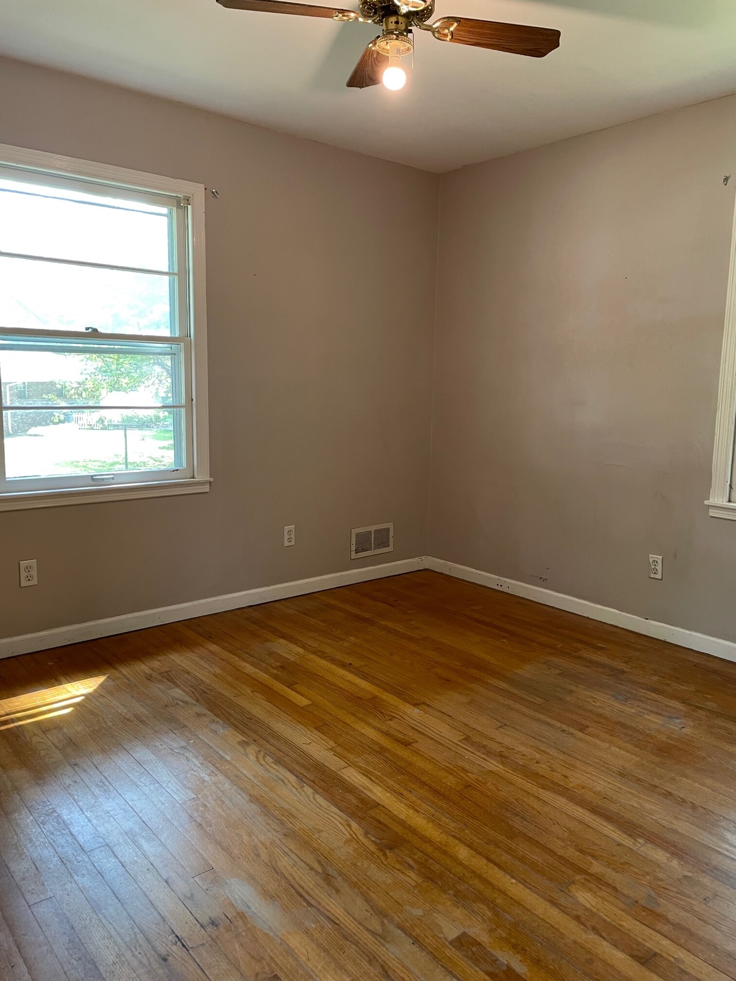 Building Photo - 1512 2nd Plz NW