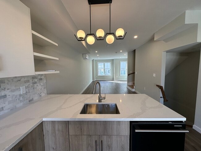 Primary Photo - 33 Copeland St