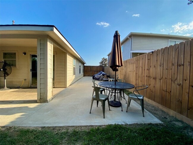 Building Photo - 4007 Hunter's Ridge Dr