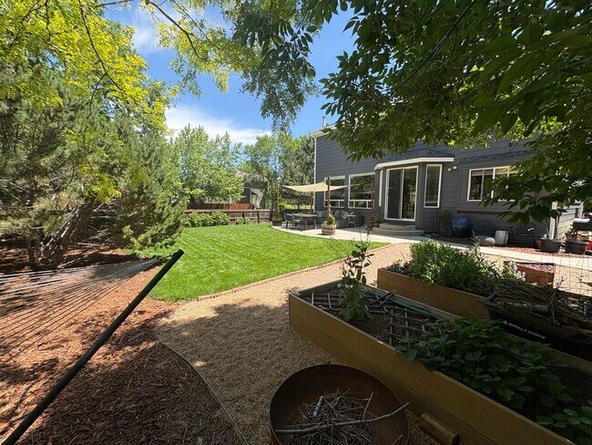 Building Photo - High-End 4 Bed 3.5 Bath Home Next to Arapa...