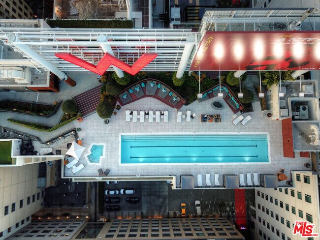 Building Photo - 6250 Hollywood Blvd