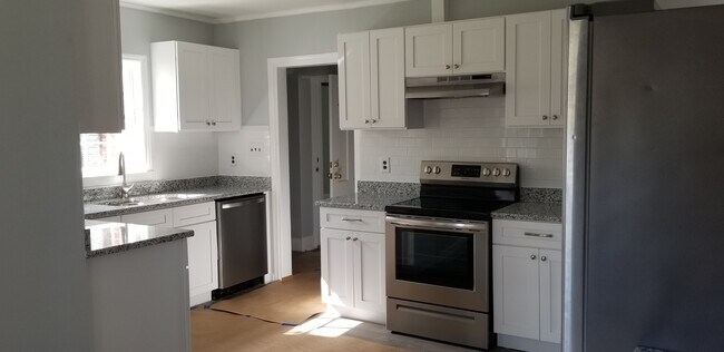 Building Photo - 731 W Charlton St